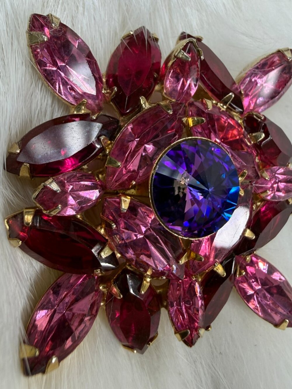 Vintage Blue/Purple Rivoli & Pink Ombre Rhinestone Gold Tone Brooch - Picture 9 of 9